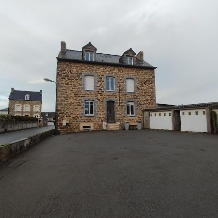 Le Petit Melorien Saint-Méloir-des-Ondes Exterior foto